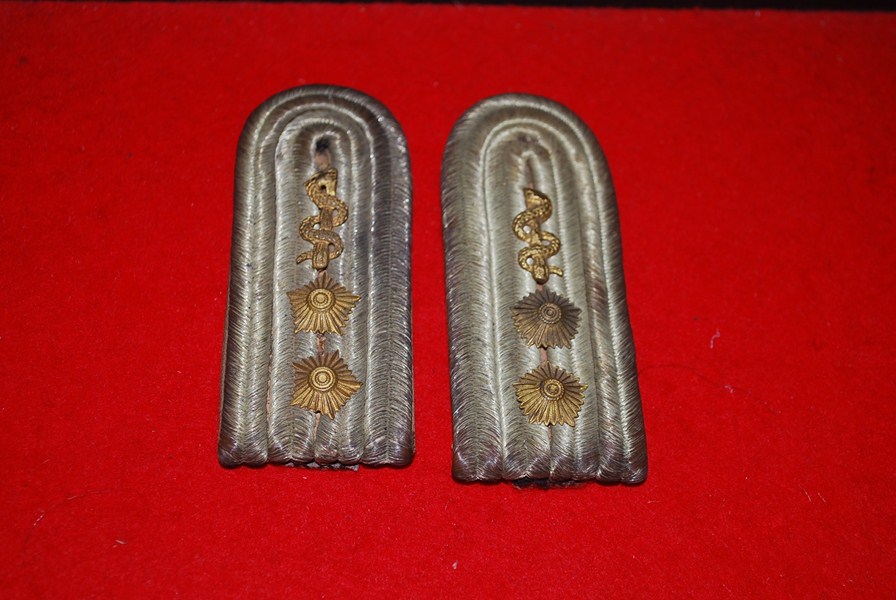 WW2 GERMAN OFFICERS SHOULDERBOARDS-SOLD