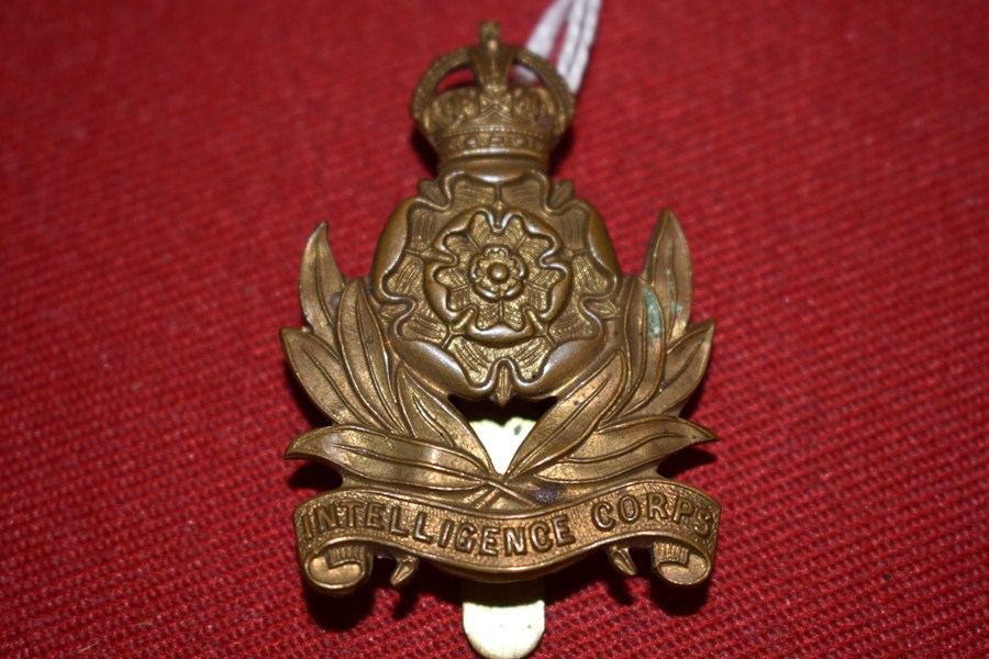 AUSTRALIAN ARMY HAT BADGE. INTELLIGENCE CORPS. 30-42-SOLD