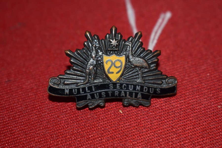 AUSTRALIAN ARMY COLLAR BADGE. 29BN. EAST MELBOURNE REGIMENT 30-42-SOLD