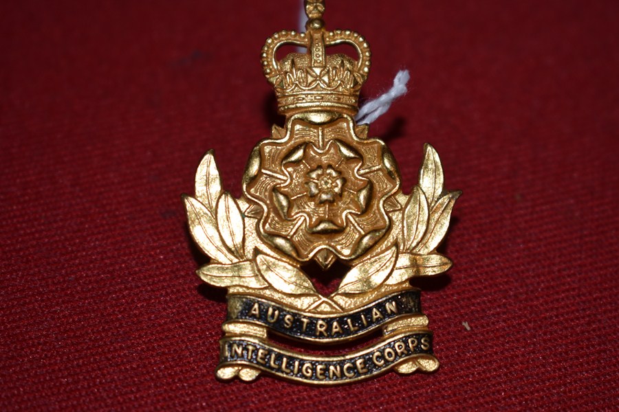 AUSTRALIAN ARMY HAT BADGE. INTELLIGENCE CORPS. 53-60-SOLD