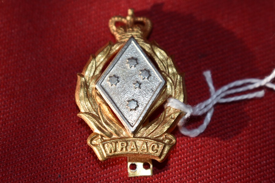 AUSTRALIAN ARMY HAT BADGE. WRAAC. 53-60.-SOLD