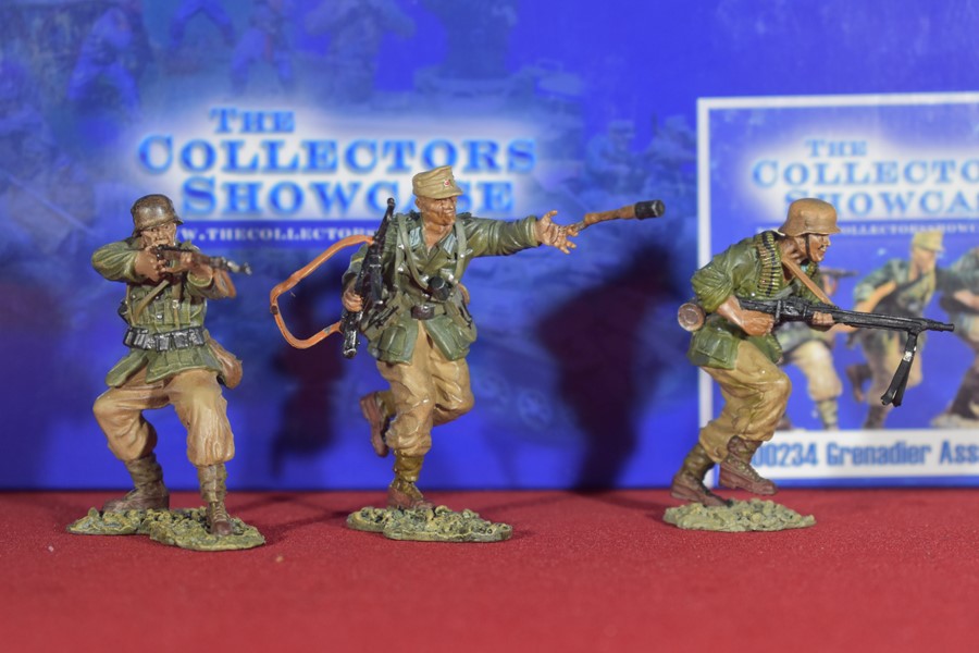 COLLECTORS SHOWCASE CS00234 MILITARY FIGURES AFRIKA CORPS GRENADIER ASSAULT TEAM-SOLD