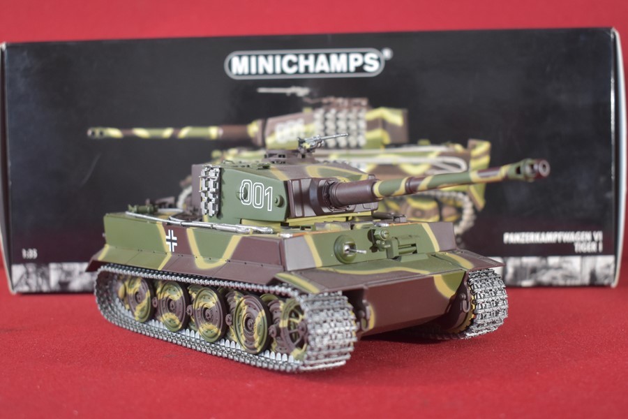 MINICHAMPS 1:35 DIE CAST WW2 GERMAN PANZERKAMPFWAGEN VI TIGER 1-SOLD