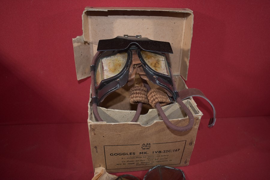 WW2 BRITISH/AUSTRALIAN MK 1VB PILOTS GOGGLES IN BOX OF ISSUE-SOLD