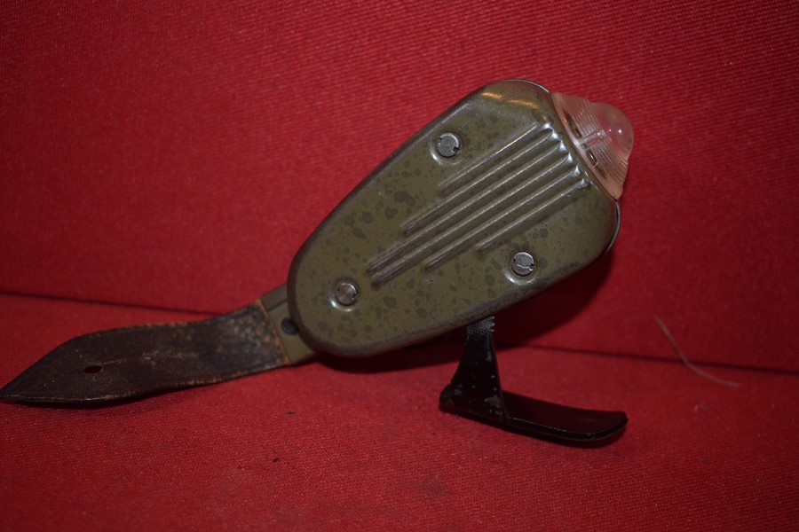 WW2 GERMAN SOLDIERS DYNAMO FLASHLIGHT.-SOLD