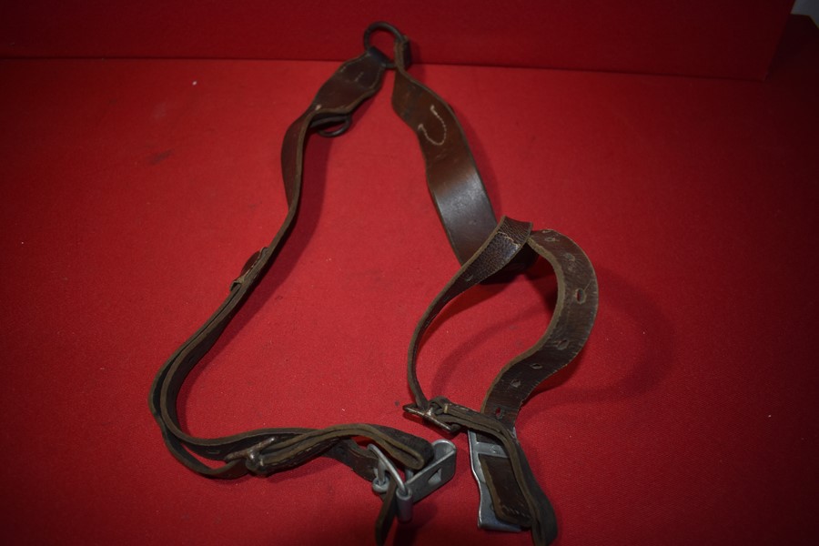 WW2 GERMAN SOLDIERS EQUIPMENT Y STRAPS-SOLD