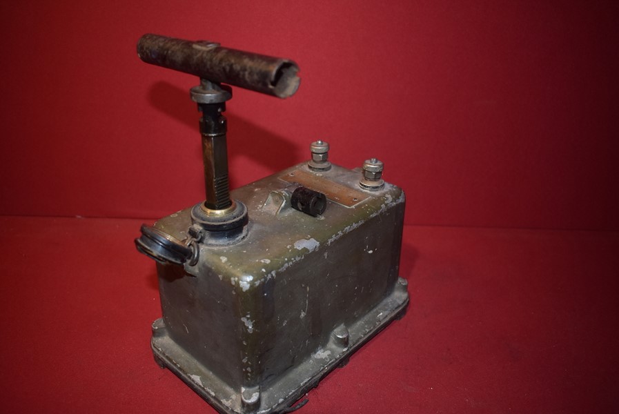 WWII AUSTRALIAN ARMY EXPLODERS DYNAMO MK VII DETONATOR BLASTING MACHINE-SOLD