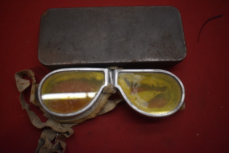 WW2 BRITISH GOOGLES & CASE