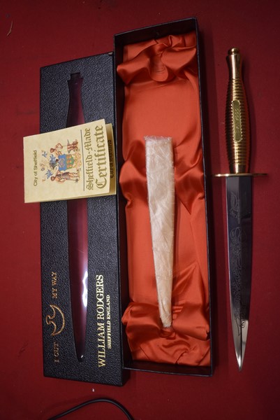 WILLIAM RODGERS FALKLANDS WAR COMMEMORATIVE FAIRBAIRN SYKES COMMANDO DAGGER-SOLD