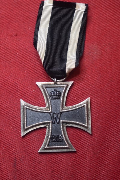 WW1 GERMAN IRON CROSS SECOND CLASS WITH RIBBON