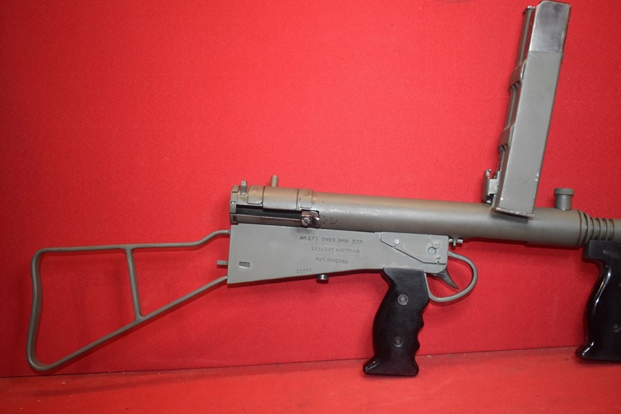 REPLICA AUSTRALIAN OWEN GUN MK 2/3 IN GREEN CAMO PAINT-SOLD