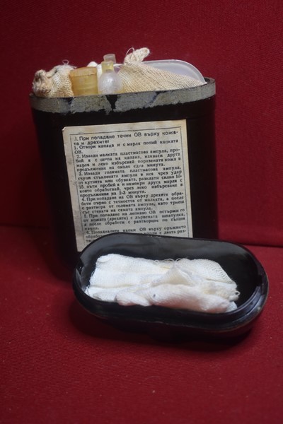 WW2 RUSSIAN ANTI/GAS POISON FIRST AID KIT AGAINST SARIN