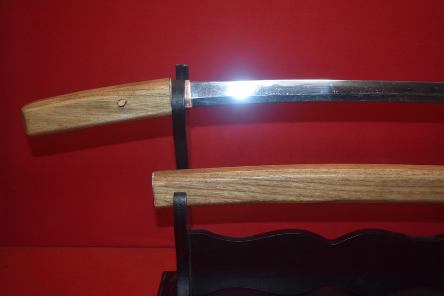 JAPANESE WAKIZASHI WITH SIGNED TANG, KOTO PERIOD.-SOLD