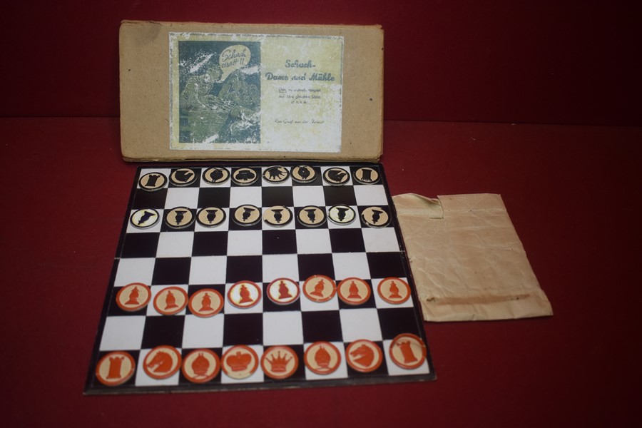 WW2 GERMAN SOLDIERS FIELD CHESS SET IN ISSUE BOX