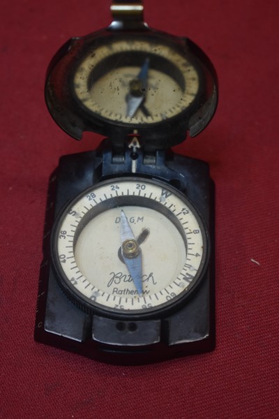 WW2 GERMAN SOLDIERS COMPASS b