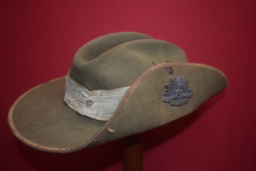 WW2 AUSTRALIAN ARTILLERY SLOUCH HAT POSSIBLE TIMOR CONNECTION