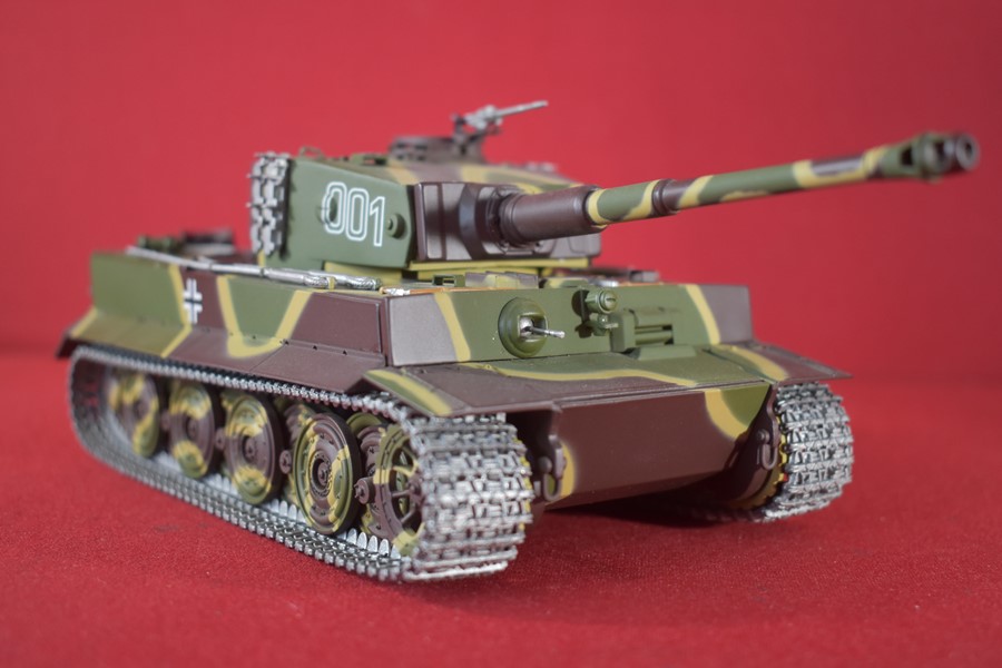 MINICHAMPS 1:35 DIE CAST WW2 GERMAN PANZERKAMPFWAGEN VI TIGER 1-SOLD