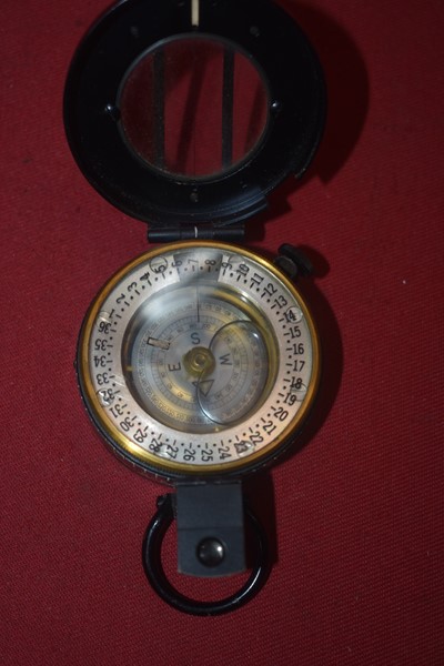 WW2 AUSTRALIAN PRISMATIC COMPASS