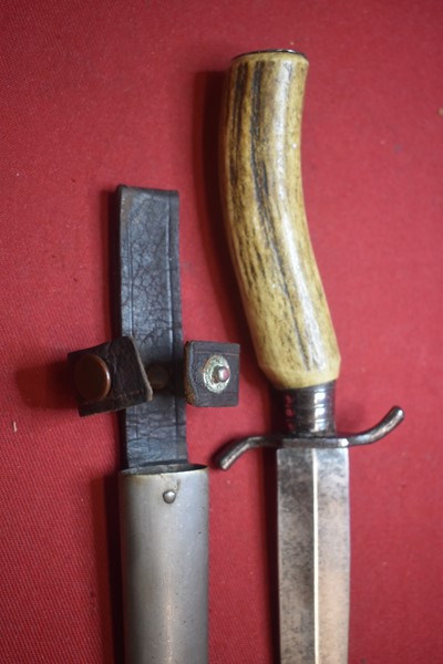 WW1 GERMAN TRENCH FIGHTING KNIFE WITH HORN HANDLE.-SOLD