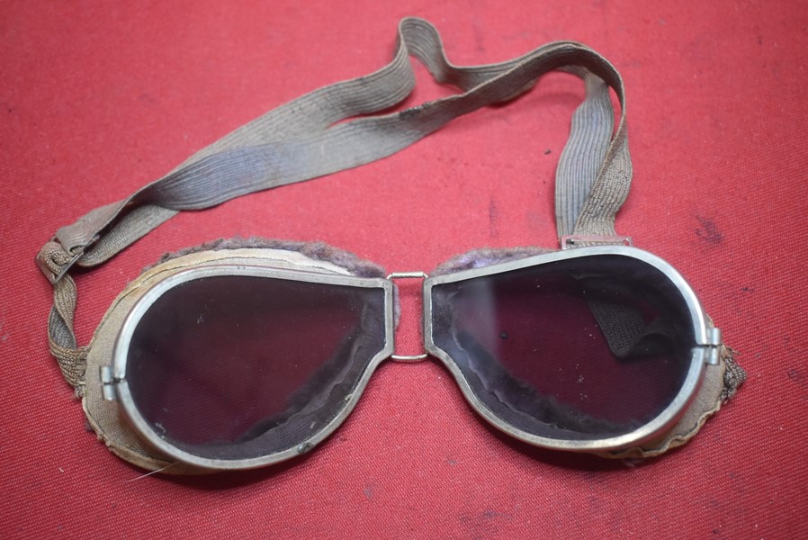 WW2 BRITISH GOGGLES.