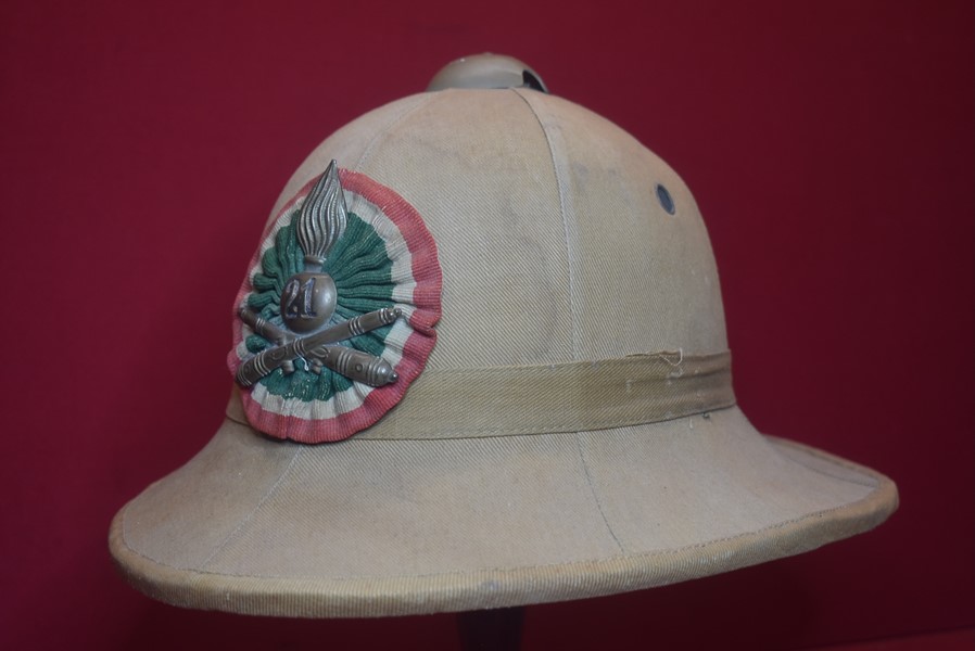 WW2 ITALIAN PITH HELMET TO THE 21 FIELD ARTILLERY REGIMENT (TRIESTE)-SOLD SP